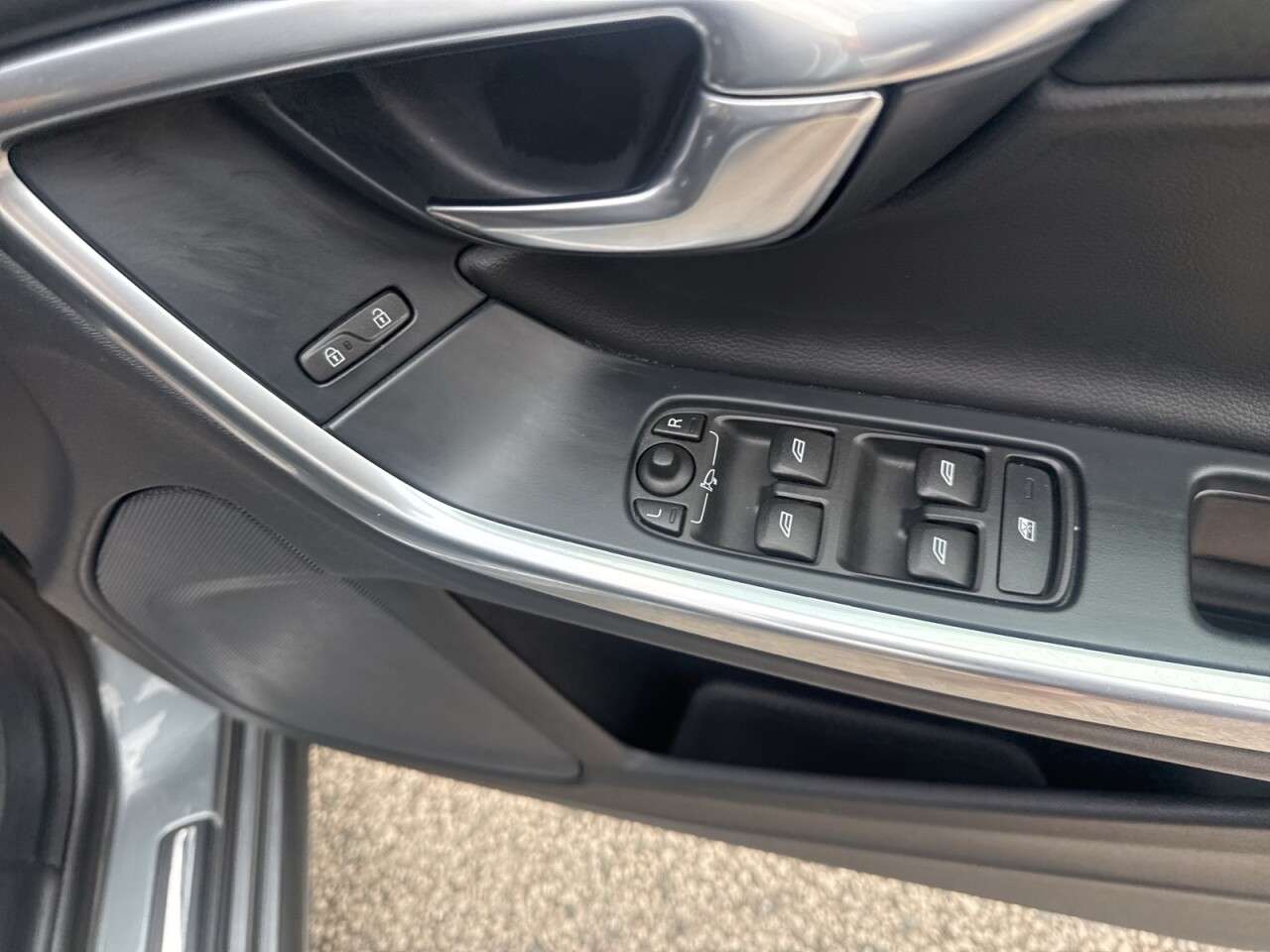 2017 VOLVO V60 2017 VOLVO V60