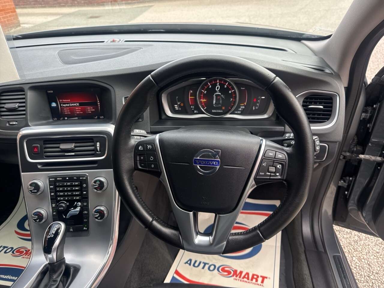 2017 VOLVO V60 2017 VOLVO V60