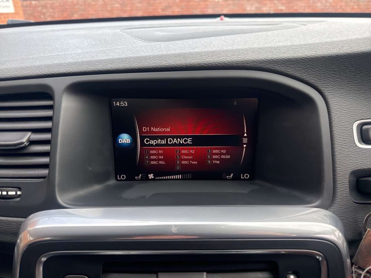 2017 VOLVO V60 2017 VOLVO V60