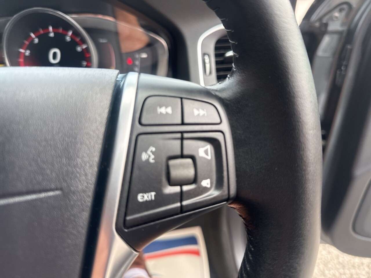 2017 VOLVO V60 2017 VOLVO V60