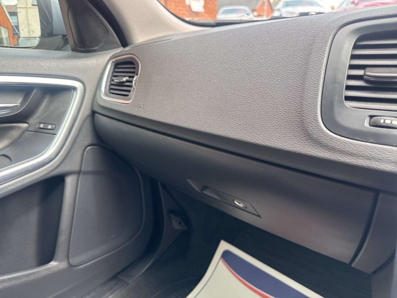 2017 VOLVO V60 2017 VOLVO V60