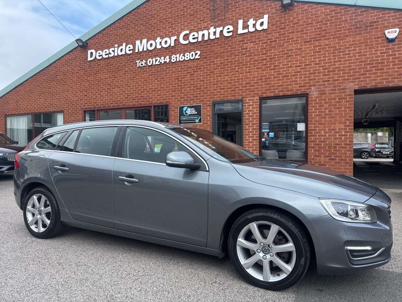 2017 VOLVO V60 2017 VOLVO V60