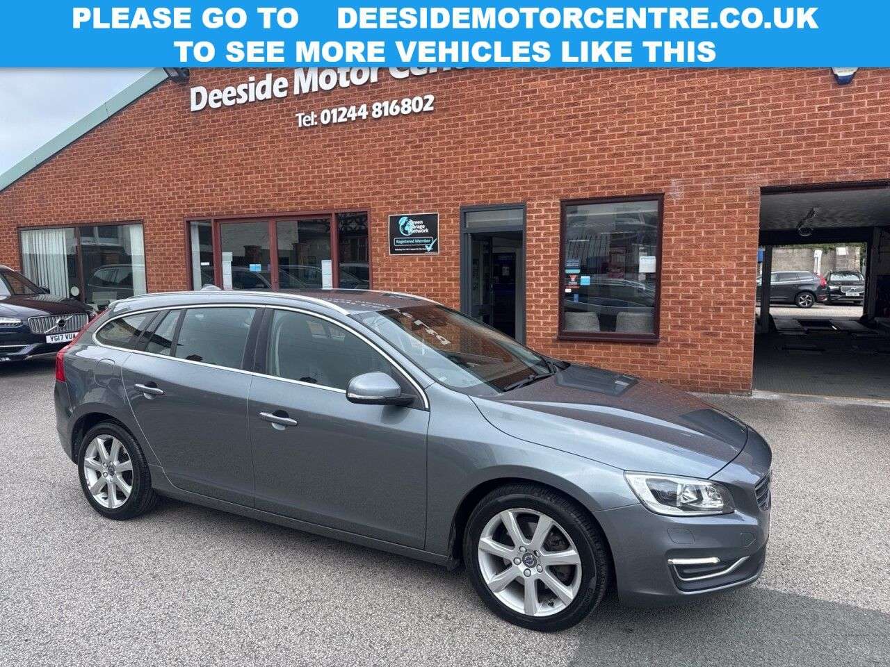 A 2017 VOLVO V60 2.0 T4 SE Lux Nav Estate 5dr Petrol Auto Euro 6 (s/s) (190 ps) Rear parking A 2017 VOLVO V60 2.0 T4 SE Lux Nav Estate 5dr Petrol Auto Euro 6 (s/s) (190 ps) Rear parking