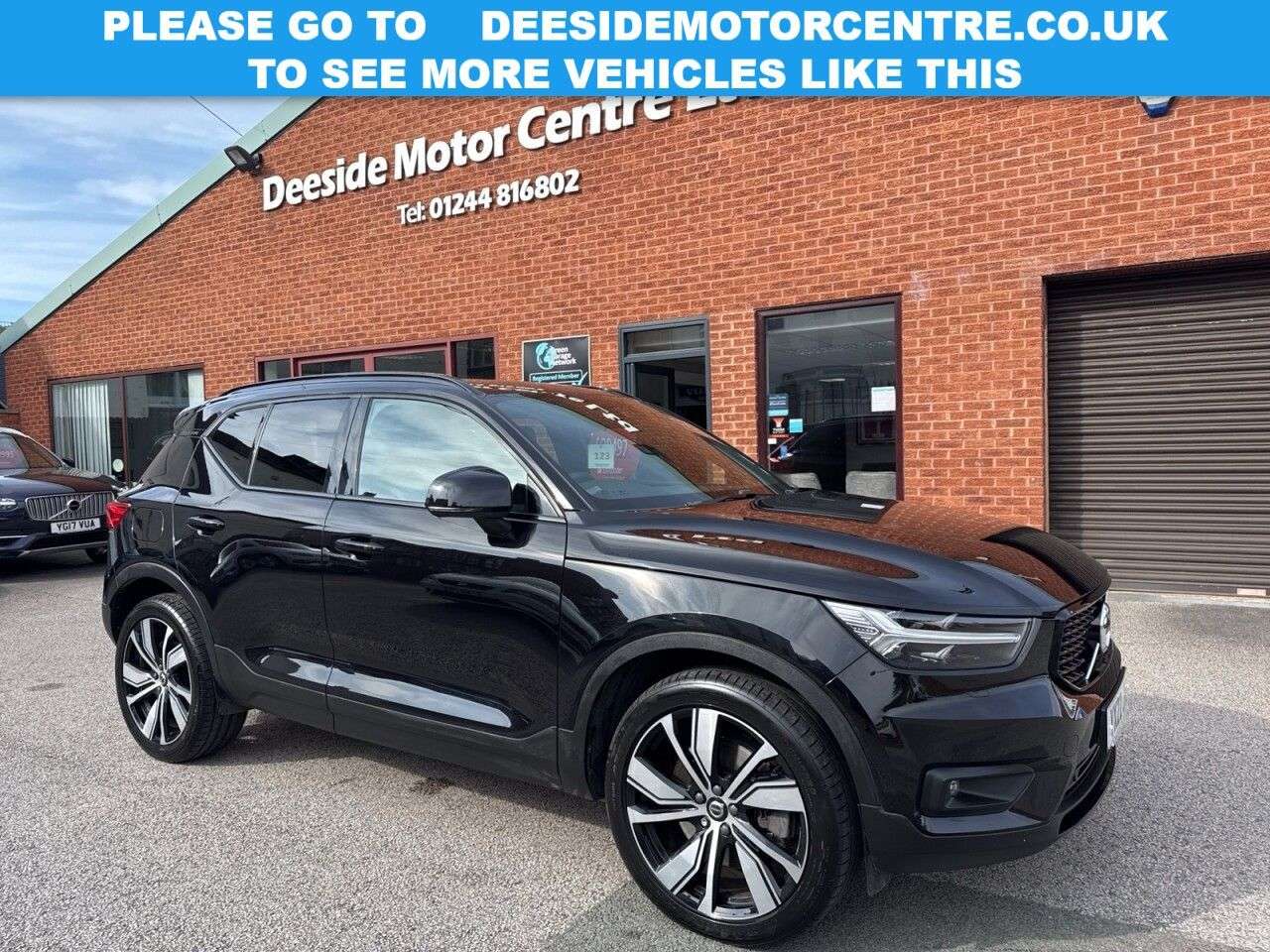 A 2022 VOLVO XC40 1.5h T5 Recharge 10.7kWh Ultimate Dark SUV 5dr Petrol Plug-in Hybrid Auto E A 2022 VOLVO XC40 1.5h T5 Recharge 10.7kWh Ultimate Dark SUV 5dr Petrol Plug-in Hybrid Auto E