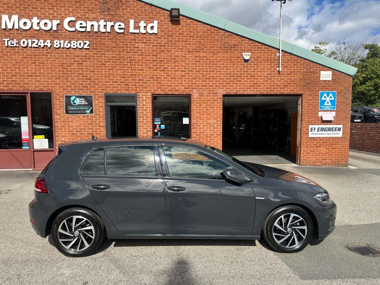 A 2020 VOLKSWAGEN GOLF 1.5 TSI EVO Match Edition Hatchback 5dr Petrol Manual Euro 6 (s/s) (130 ps) A 2020 VOLKSWAGEN GOLF 1.5 TSI EVO Match Edition Hatchback 5dr Petrol Manual Euro 6 (s/s) (130 ps)