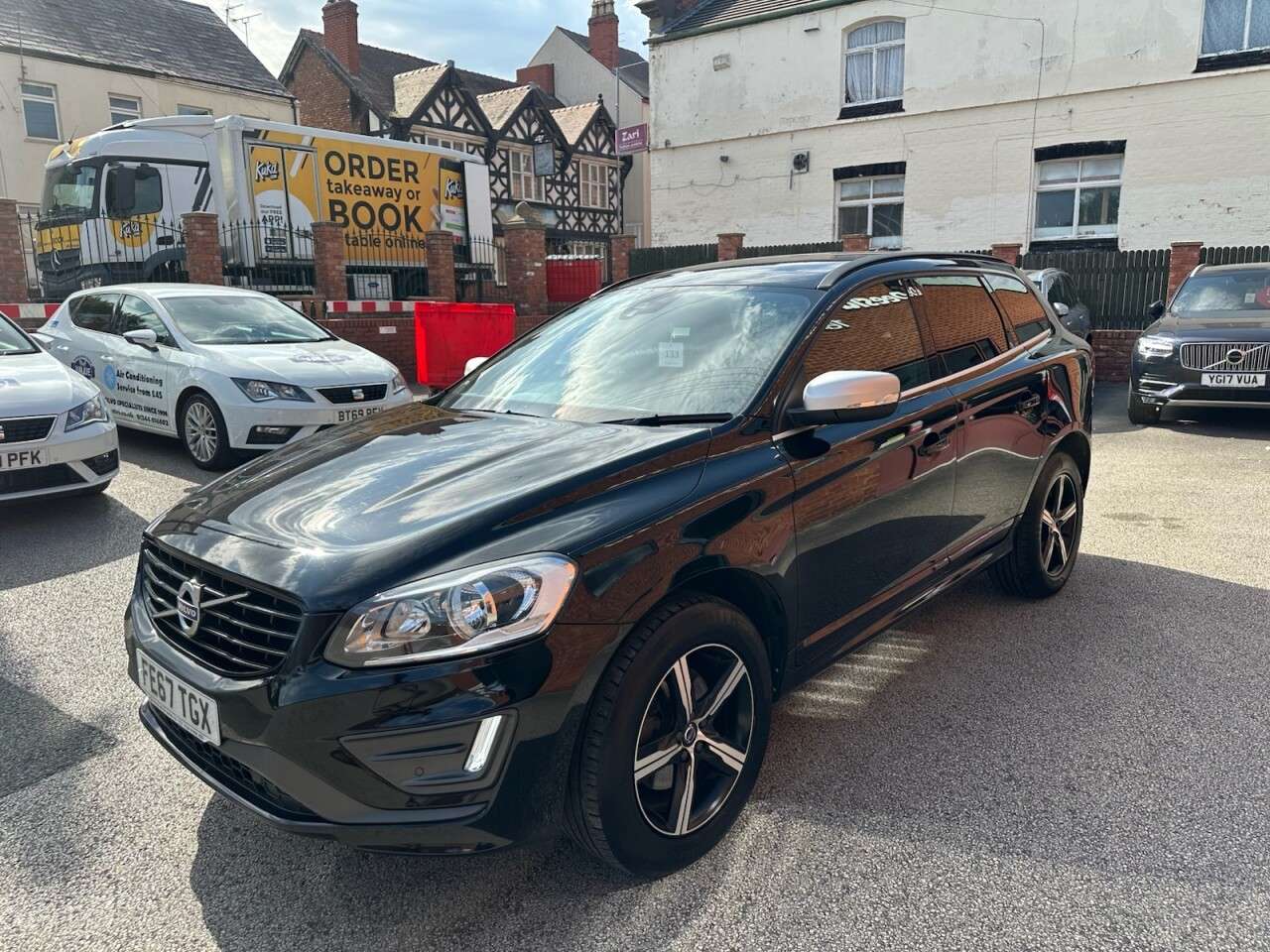 A 2017 VOLVO XC60 2.0 D4 R-Design Nav SUV 5dr Diesel Manual Euro 6 (s/s) (190 ps) Front and r A 2017 VOLVO XC60 2.0 D4 R-Design Nav SUV 5dr Diesel Manual Euro 6 (s/s) (190 ps) Front and r