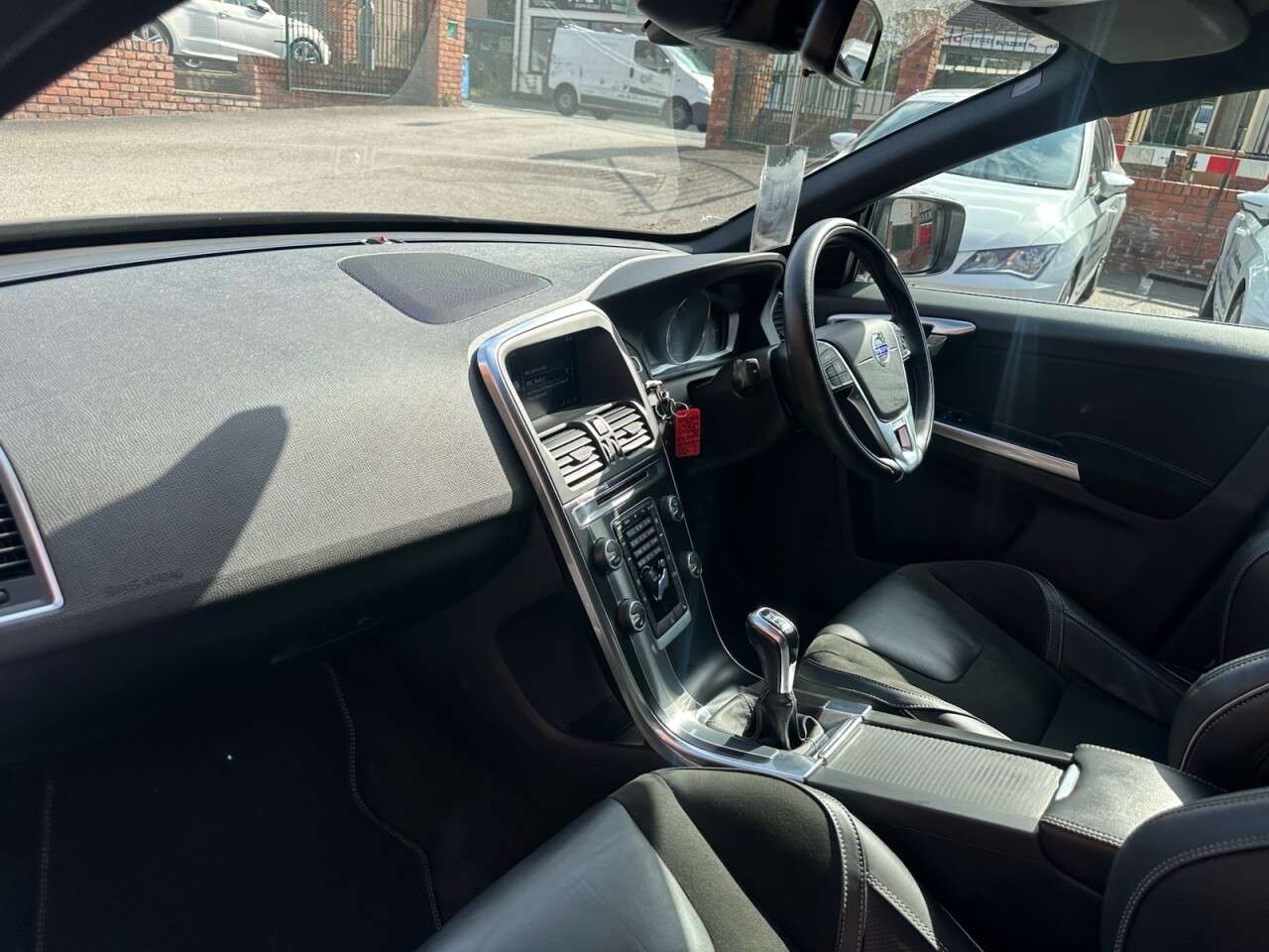 2017 VOLVO XC60 2017 VOLVO XC60
