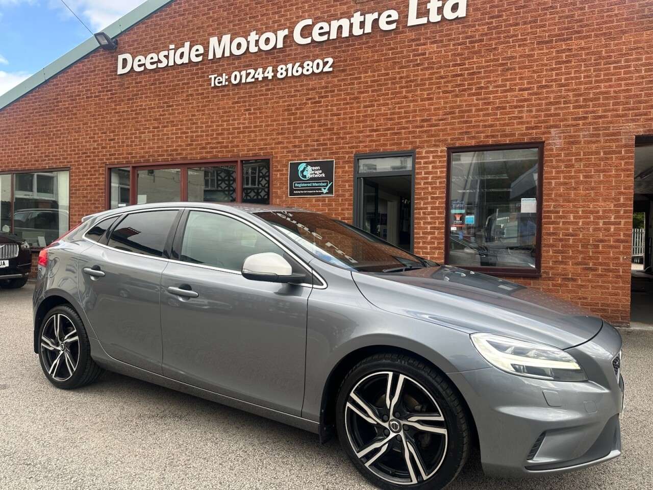 A 2017 VOLVO V40 2.0 D2 R-Design Pro Hatchback 5dr Diesel Manual Euro 6 (s/s) (120 ps) Rear A 2017 VOLVO V40 2.0 D2 R-Design Pro Hatchback 5dr Diesel Manual Euro 6 (s/s) (120 ps) Rear