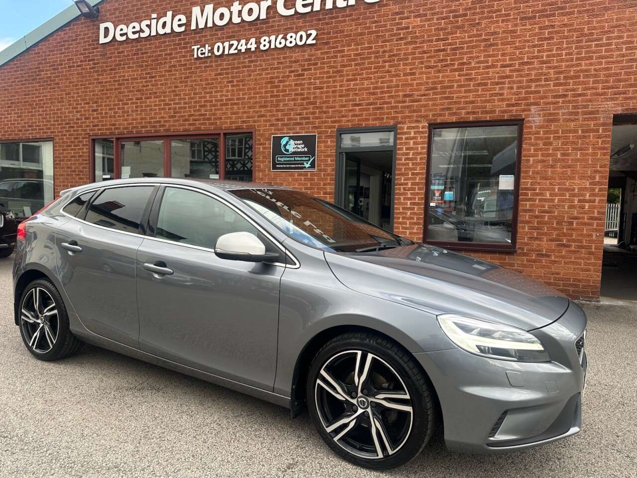 2017 VOLVO V40 2017 VOLVO V40
