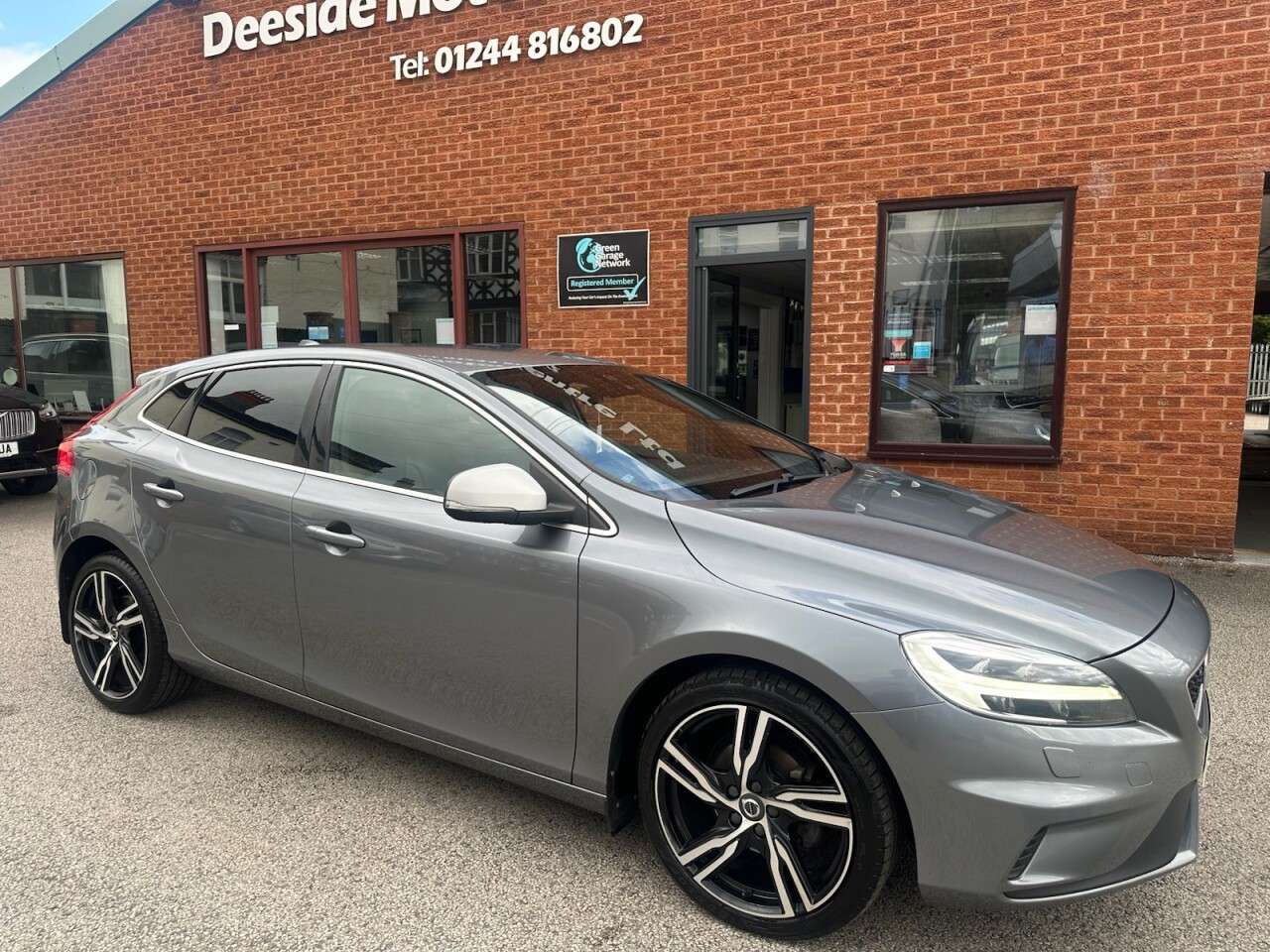 2017 VOLVO V40 2017 VOLVO V40
