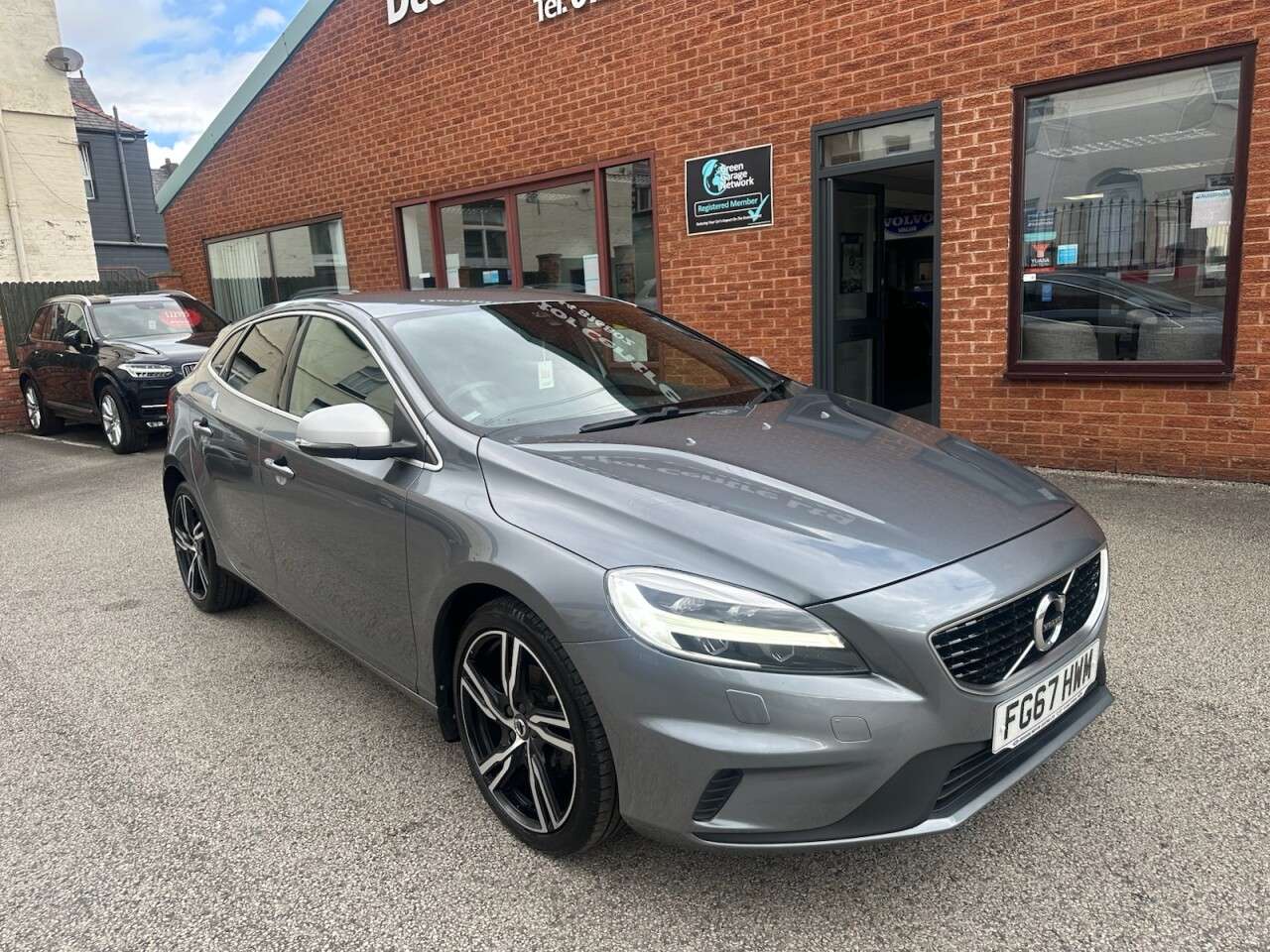 2017 VOLVO V40 2017 VOLVO V40