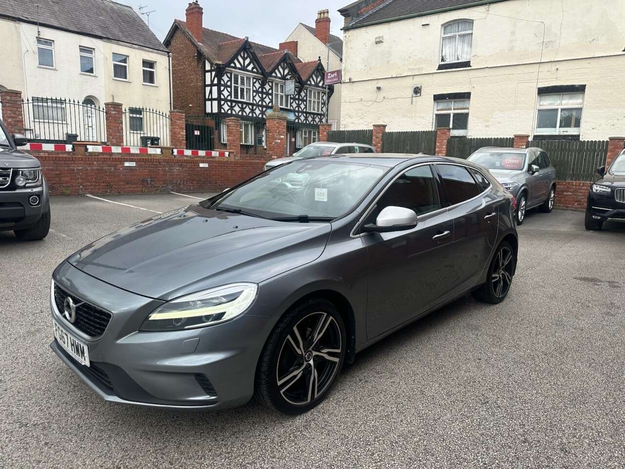 A 2017 VOLVO V40 2.0 D2 R-Design Pro Hatchback 5dr Diesel Manual Euro 6 (s/s) (120 ps) Rear A 2017 VOLVO V40 2.0 D2 R-Design Pro Hatchback 5dr Diesel Manual Euro 6 (s/s) (120 ps) Rear