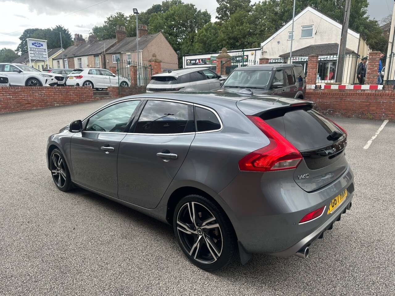 2017 VOLVO V40 2017 VOLVO V40