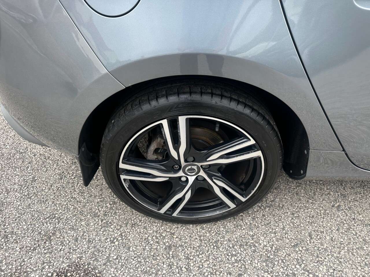 2017 VOLVO V40 2017 VOLVO V40