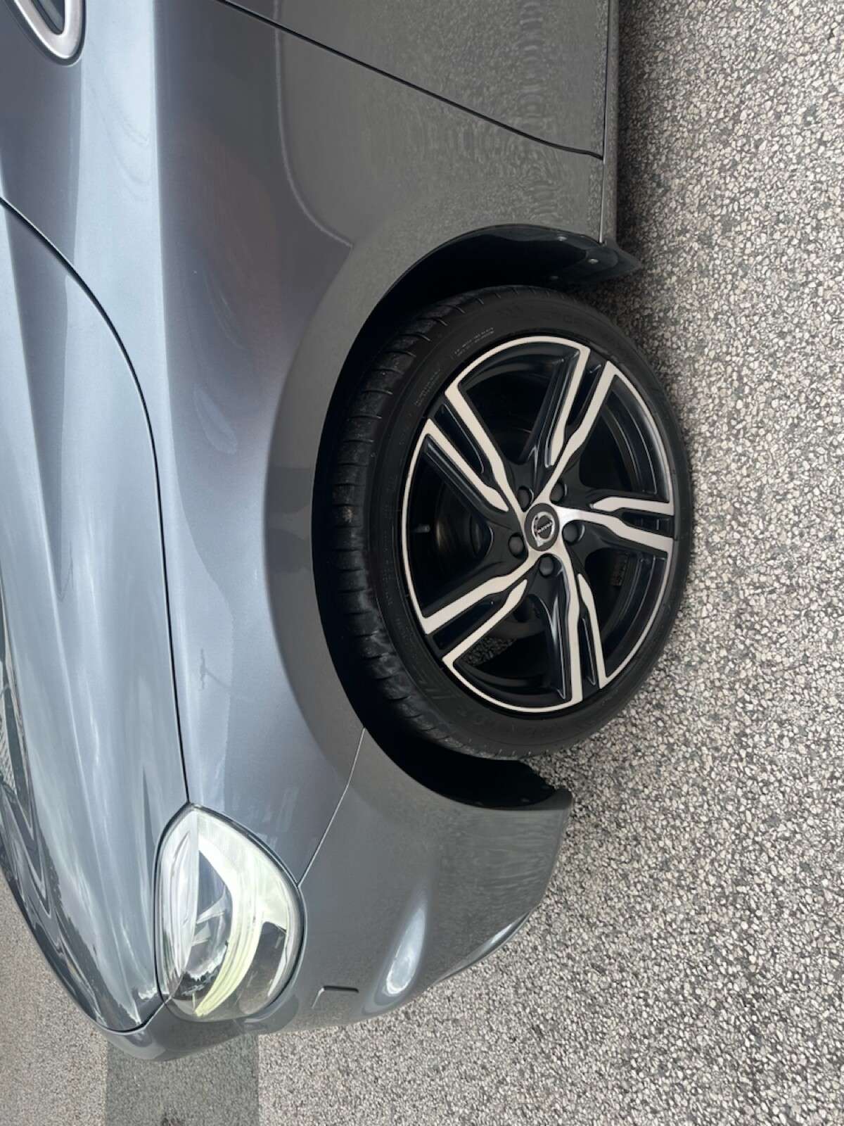 2017 VOLVO V40 2017 VOLVO V40