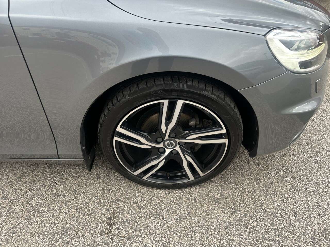 2017 VOLVO V40 2017 VOLVO V40