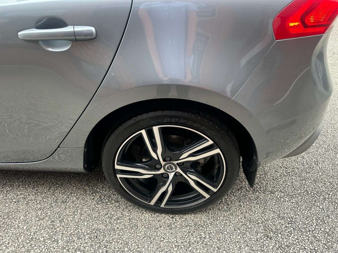 2017 VOLVO V40 2017 VOLVO V40