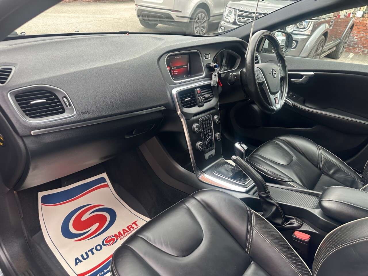 2017 VOLVO V40 2017 VOLVO V40