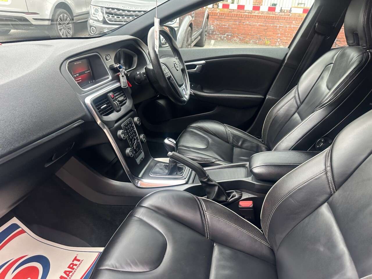 2017 VOLVO V40 2017 VOLVO V40