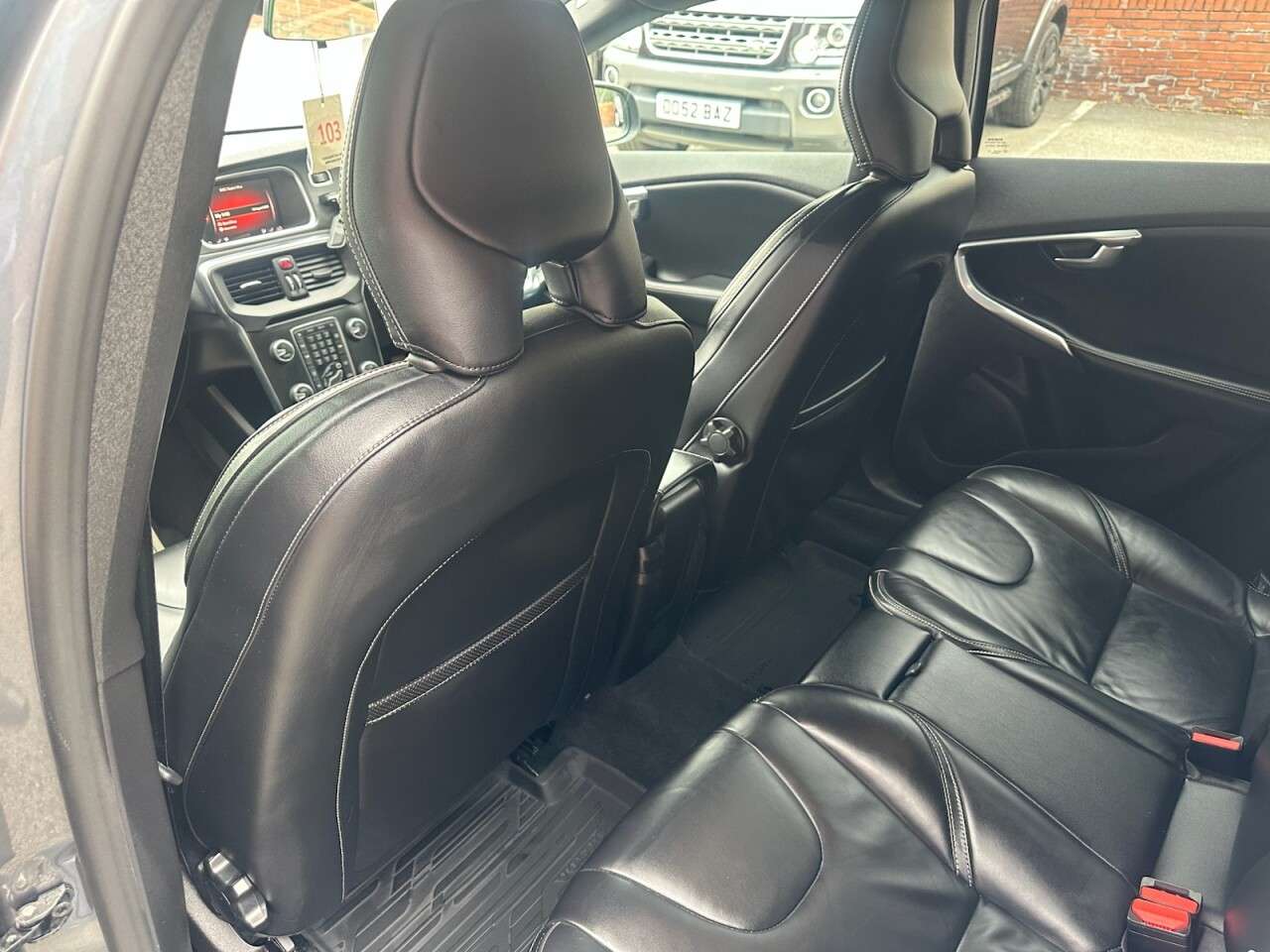 2017 VOLVO V40 2017 VOLVO V40