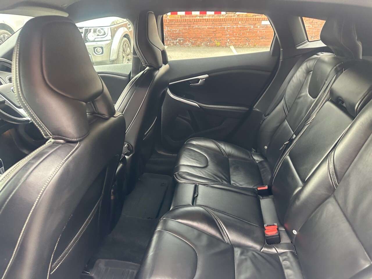 2017 VOLVO V40 2017 VOLVO V40