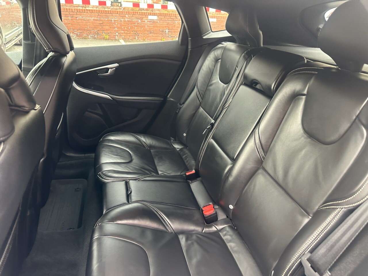 2017 VOLVO V40 2017 VOLVO V40