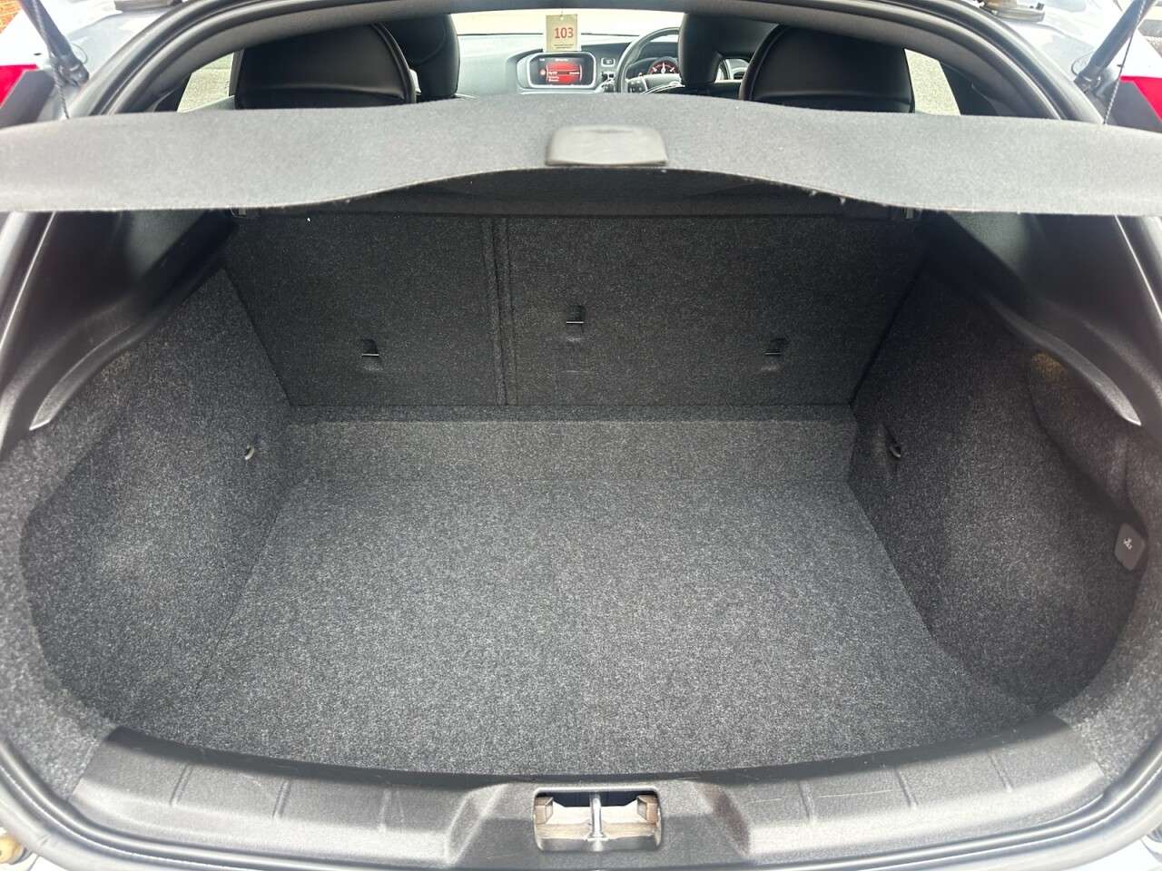 2017 VOLVO V40 2017 VOLVO V40