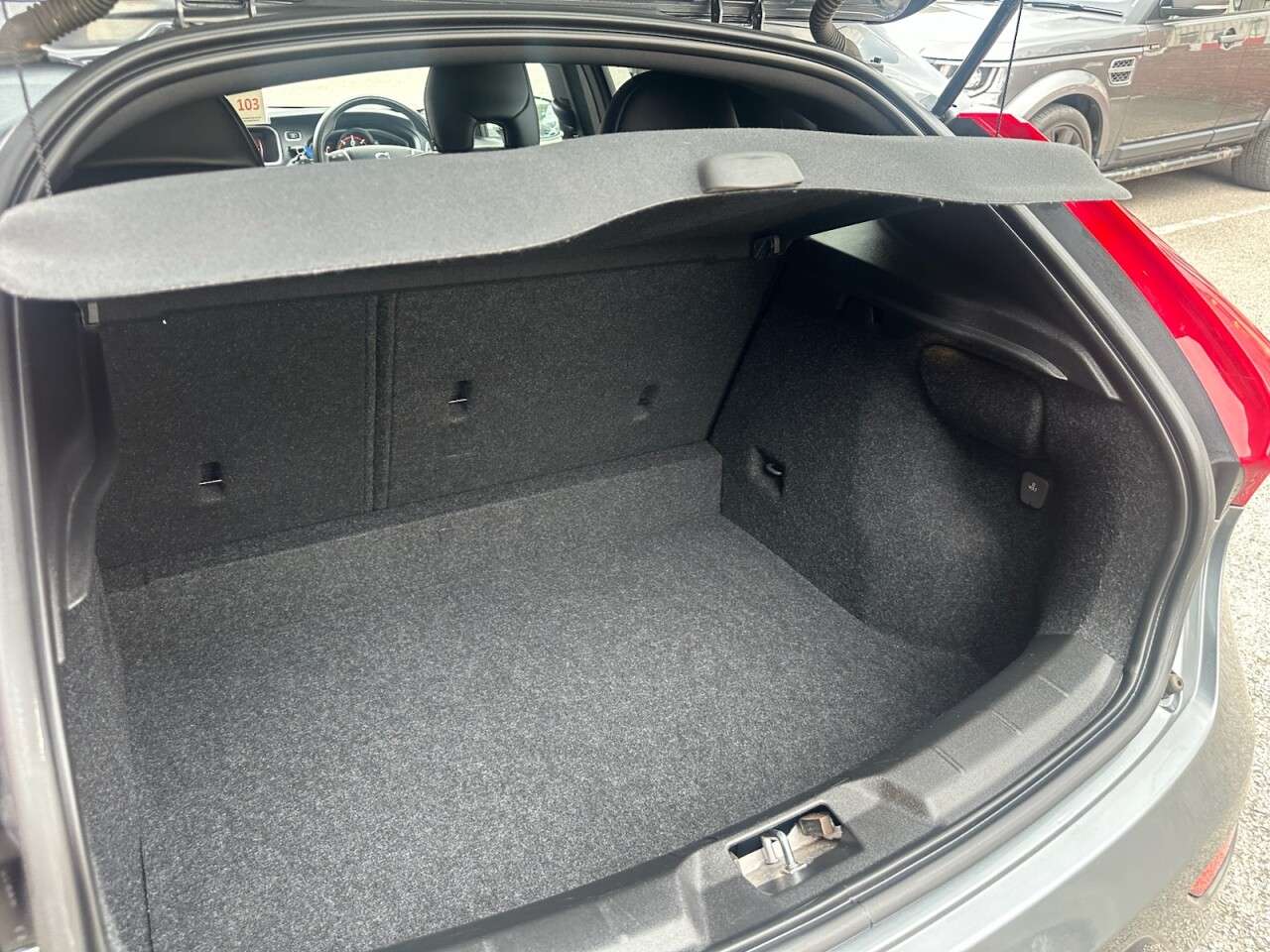 2017 VOLVO V40 2017 VOLVO V40