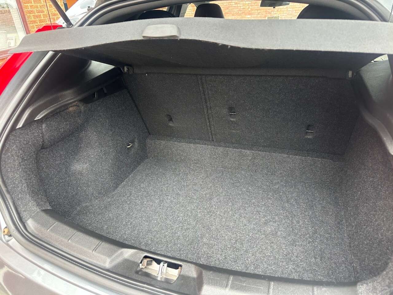 2017 VOLVO V40 2017 VOLVO V40