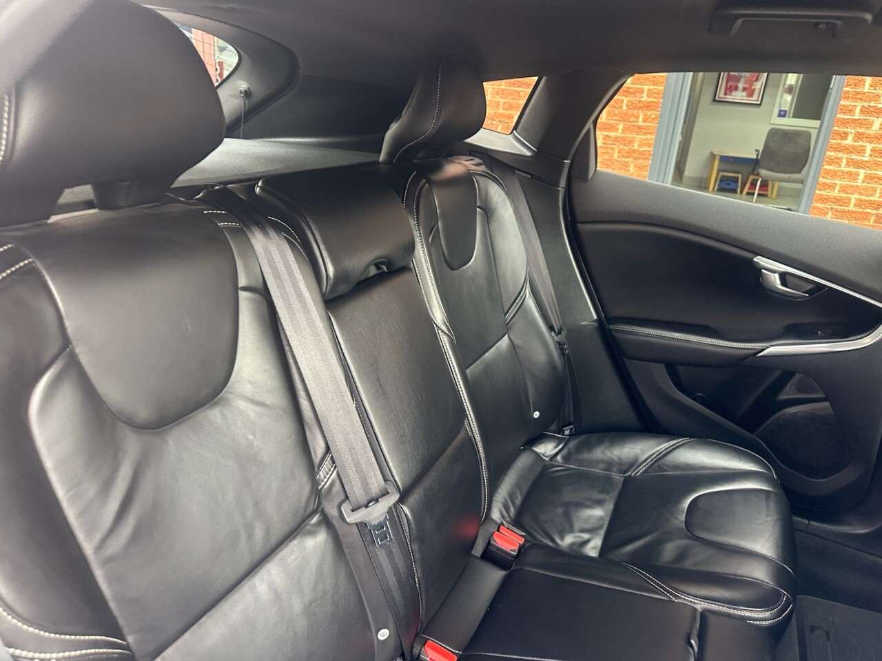 2017 VOLVO V40 2017 VOLVO V40