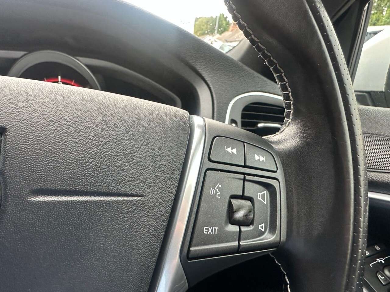 2017 VOLVO V40 2017 VOLVO V40