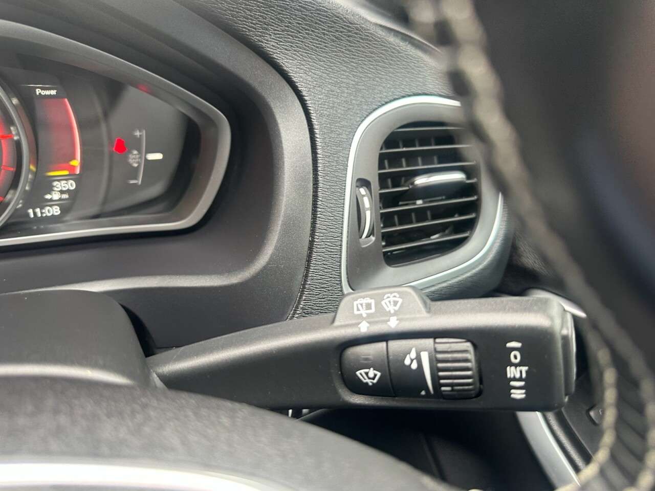 2017 VOLVO V40 2017 VOLVO V40