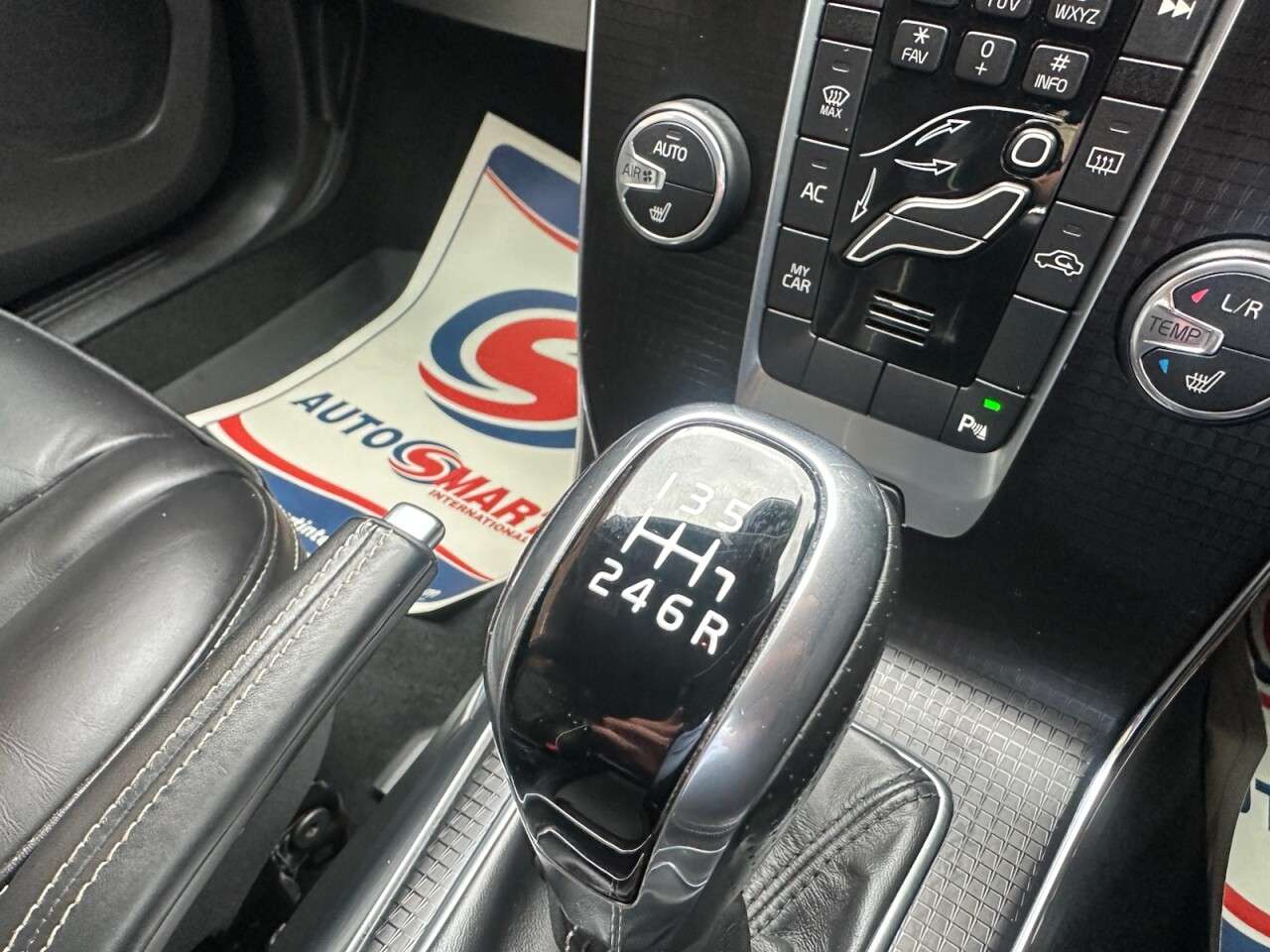 2017 VOLVO V40 2017 VOLVO V40