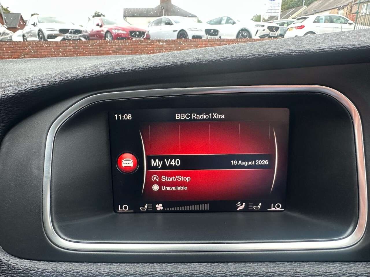 2017 VOLVO V40 2017 VOLVO V40