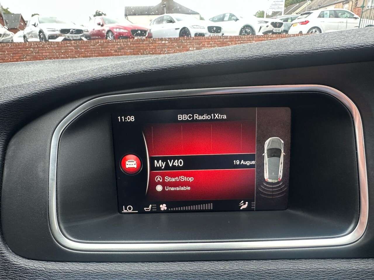 2017 VOLVO V40 2017 VOLVO V40