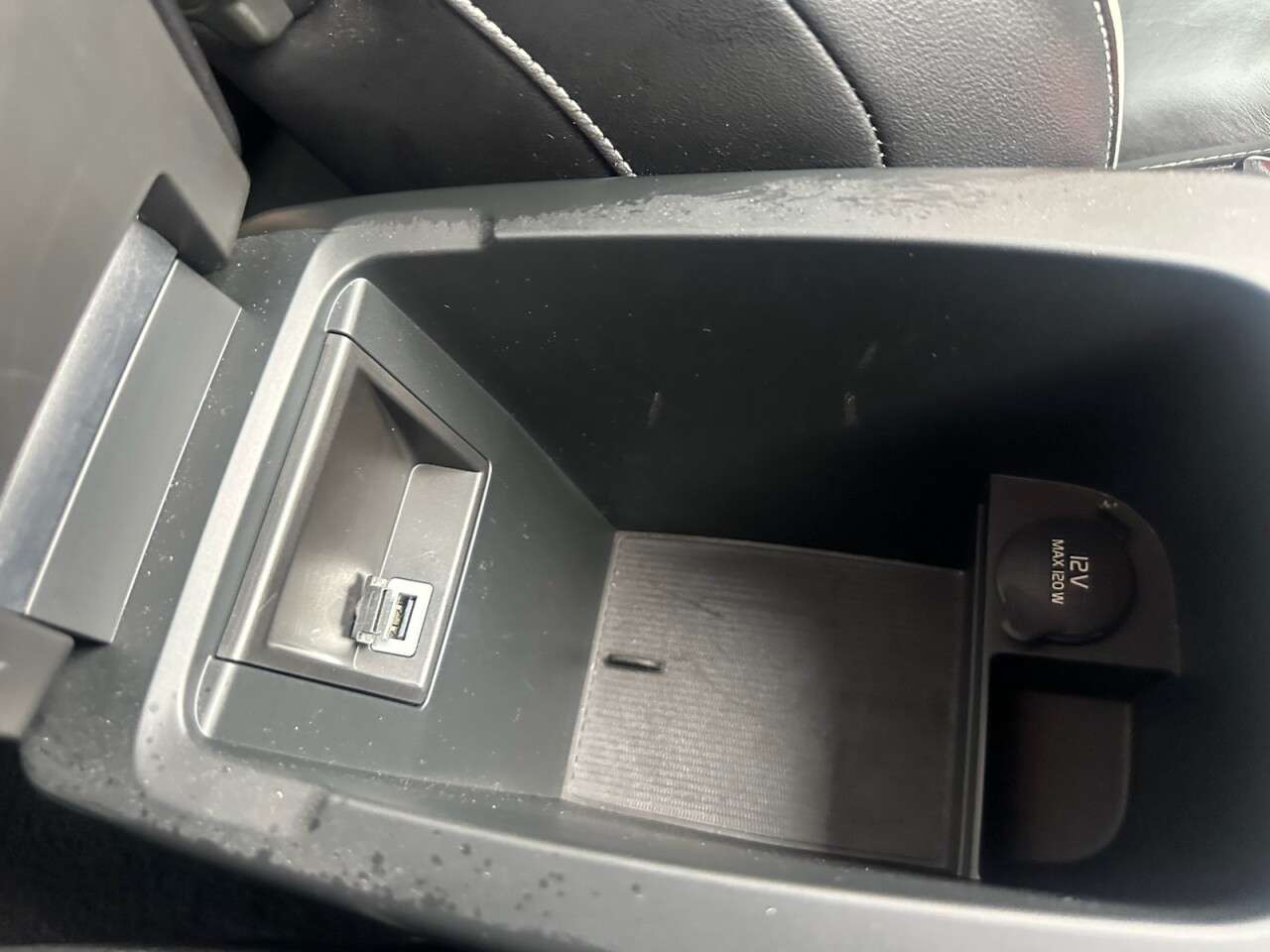 2017 VOLVO V40 2017 VOLVO V40