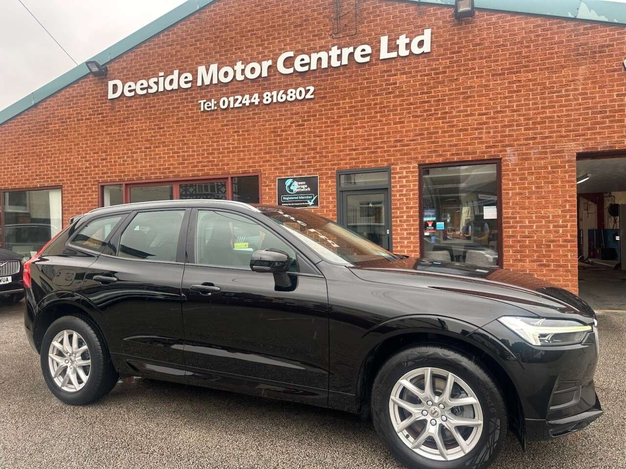 A 2020 VOLVO XC60 2.0 B5 MHEV Momentum SUV 5dr Petrol Hybrid Auto Euro 6 (s/s) (250 ps) Rear A 2020 VOLVO XC60 2.0 B5 MHEV Momentum SUV 5dr Petrol Hybrid Auto Euro 6 (s/s) (250 ps) Rear