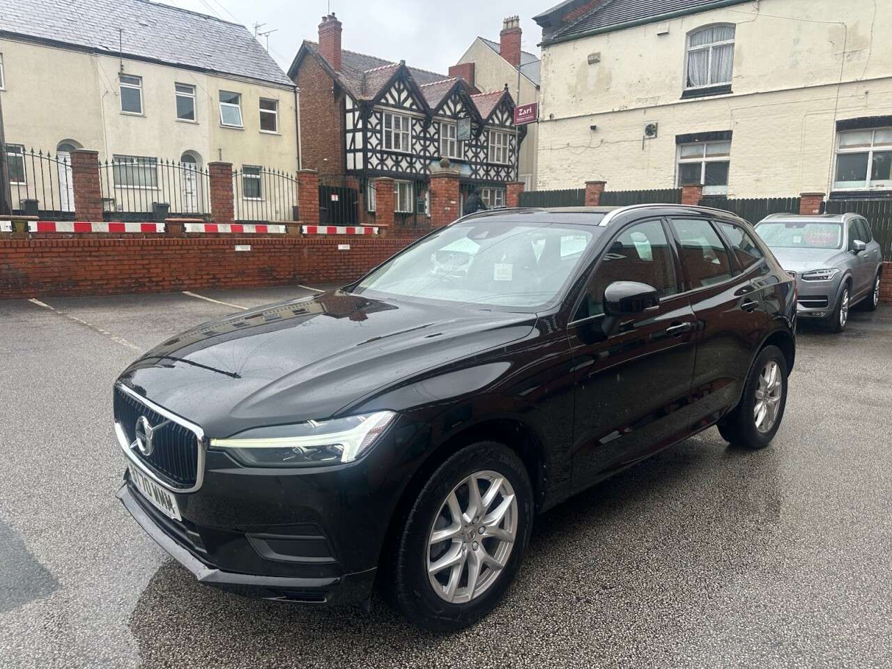 A 2020 VOLVO XC60 2.0 B5 MHEV Momentum SUV 5dr Petrol Hybrid Auto Euro 6 (s/s) (250 ps) Rear A 2020 VOLVO XC60 2.0 B5 MHEV Momentum SUV 5dr Petrol Hybrid Auto Euro 6 (s/s) (250 ps) Rear