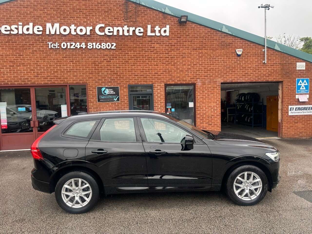 A 2020 VOLVO XC60 2.0 B5 MHEV Momentum SUV 5dr Petrol Hybrid Auto Euro 6 (s/s) (250 ps) Rear A 2020 VOLVO XC60 2.0 B5 MHEV Momentum SUV 5dr Petrol Hybrid Auto Euro 6 (s/s) (250 ps) Rear
