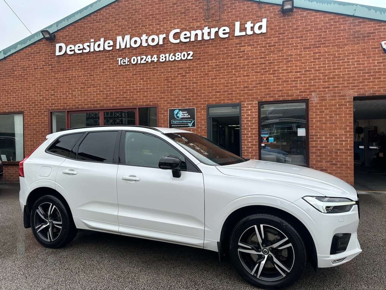A 2021 VOLVO XC60 2.0 B4 MHEV R-Design SUV 5dr Diesel Hybrid Auto Euro 6 (s/s) (197 ps) Rear A 2021 VOLVO XC60 2.0 B4 MHEV R-Design SUV 5dr Diesel Hybrid Auto Euro 6 (s/s) (197 ps) Rear