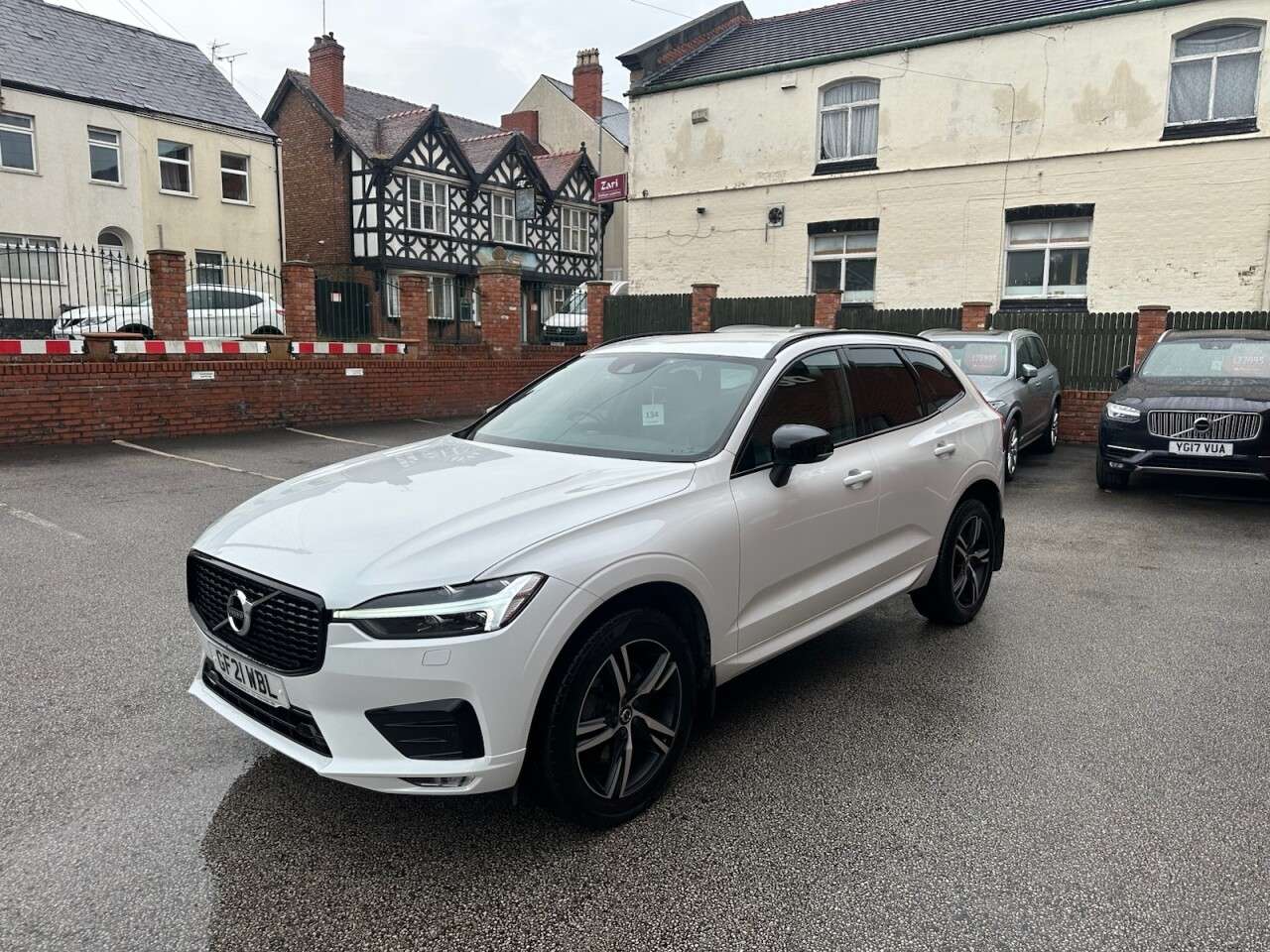 A 2021 VOLVO XC60 2.0 B4 MHEV R-Design SUV 5dr Diesel Hybrid Auto Euro 6 (s/s) (197 ps) Rear A 2021 VOLVO XC60 2.0 B4 MHEV R-Design SUV 5dr Diesel Hybrid Auto Euro 6 (s/s) (197 ps) Rear