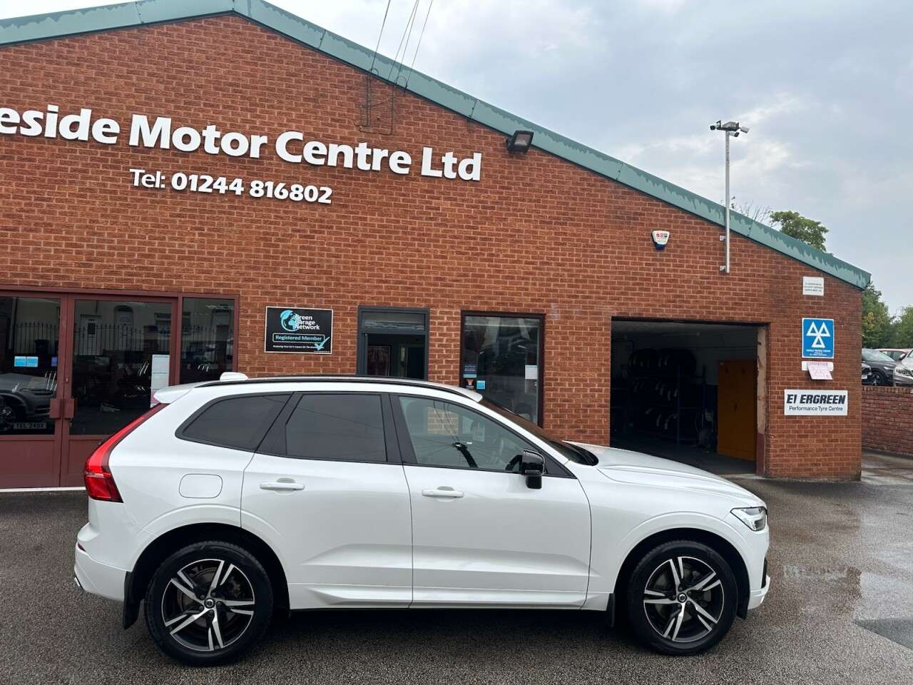 A 2021 VOLVO XC60 2.0 B4 MHEV R-Design SUV 5dr Diesel Hybrid Auto Euro 6 (s/s) (197 ps) Rear A 2021 VOLVO XC60 2.0 B4 MHEV R-Design SUV 5dr Diesel Hybrid Auto Euro 6 (s/s) (197 ps) Rear