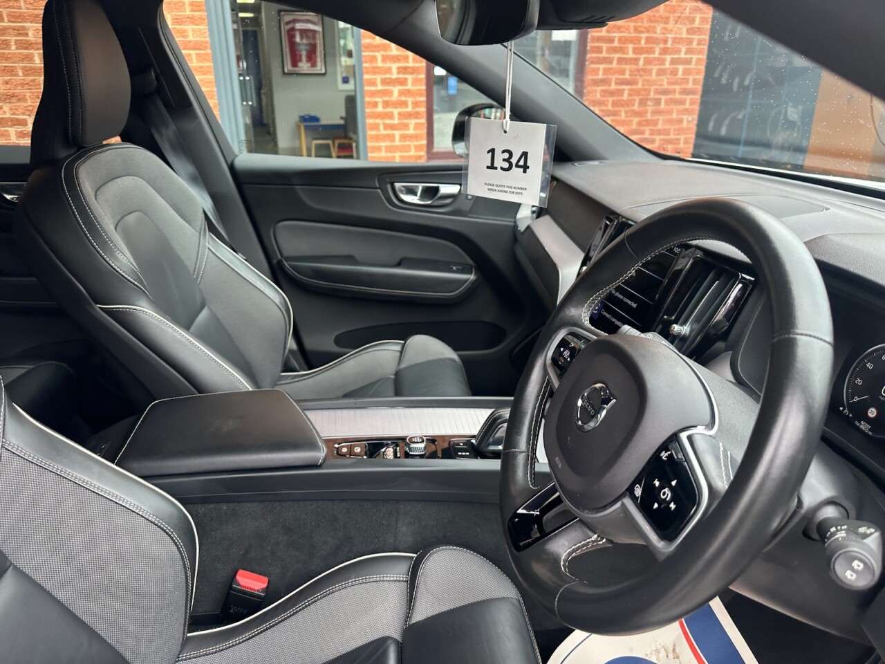 2021 VOLVO XC60 2021 VOLVO XC60