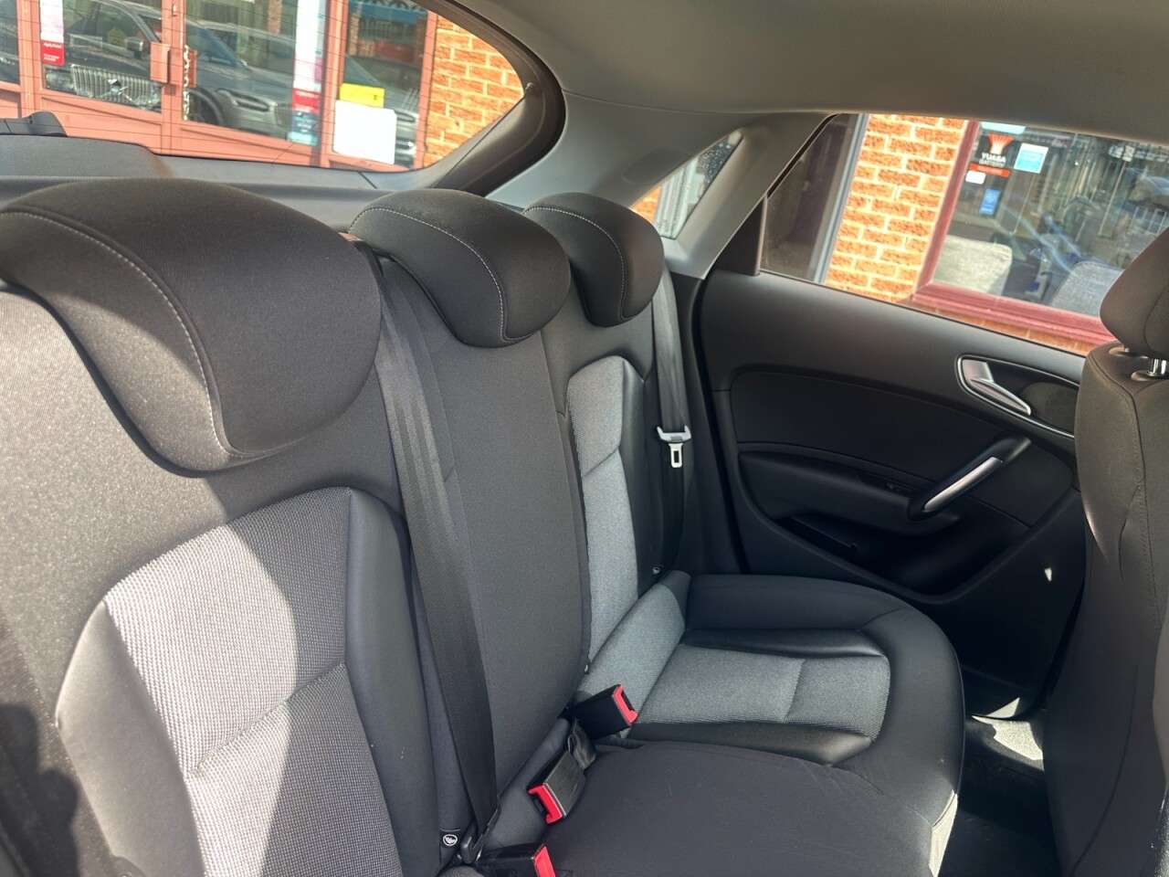 2016 AUDI A1 2016 AUDI A1