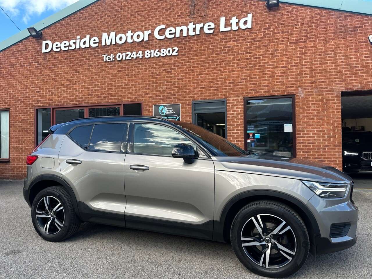 A 2021 VOLVO XC40 1.5 T3 R-Design SUV 5dr Petrol Auto Euro 6 (s/s) (163 ps) A 2021 VOLVO XC40 1.5 T3 R-Design SUV 5dr Petrol Auto Euro 6 (s/s) (163 ps)