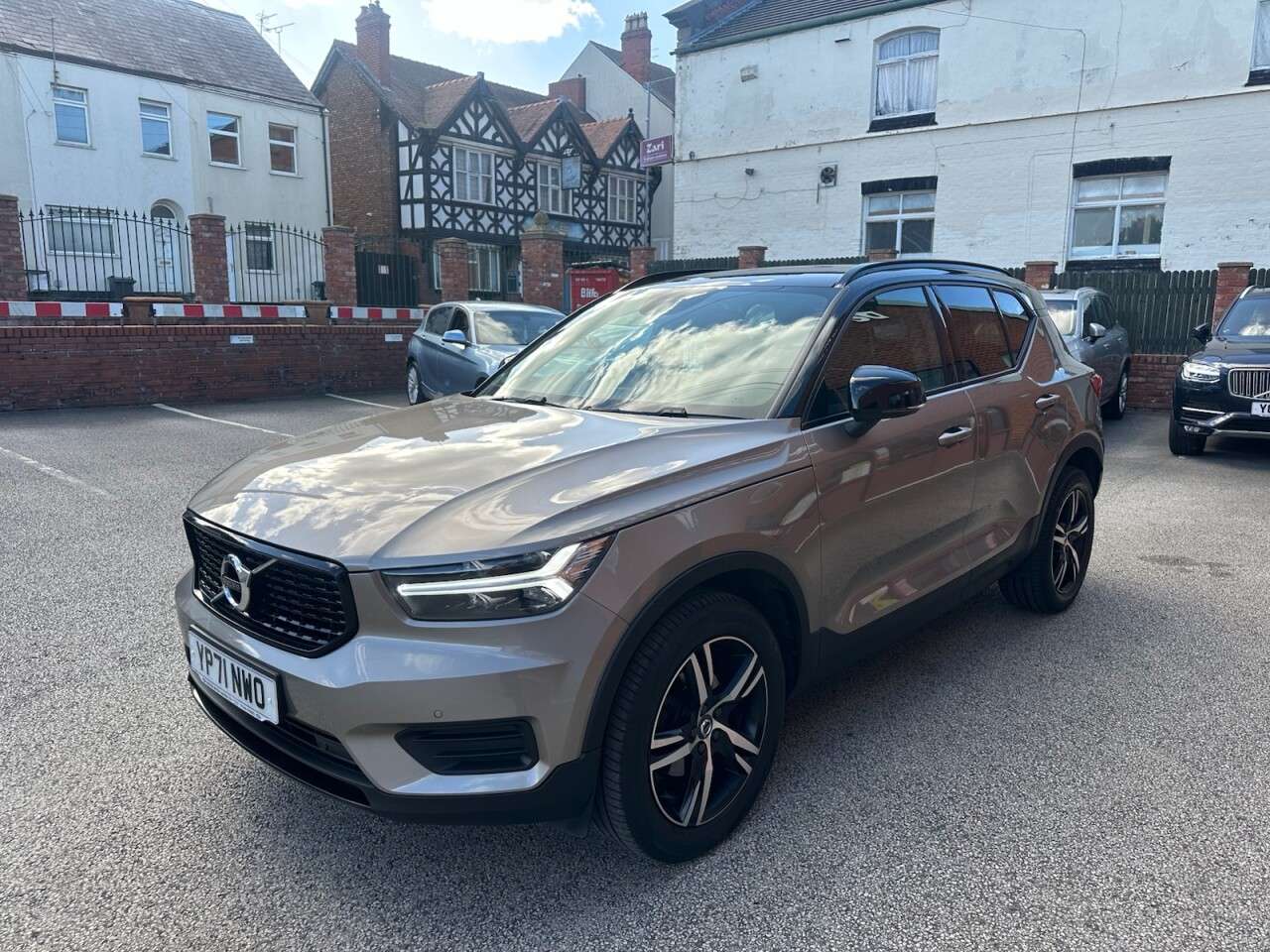 A 2021 VOLVO XC40 1.5 T3 R-Design SUV 5dr Petrol Auto Euro 6 (s/s) (163 ps) A 2021 VOLVO XC40 1.5 T3 R-Design SUV 5dr Petrol Auto Euro 6 (s/s) (163 ps)