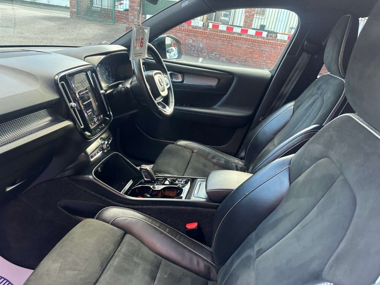 2021 VOLVO XC40 2021 VOLVO XC40