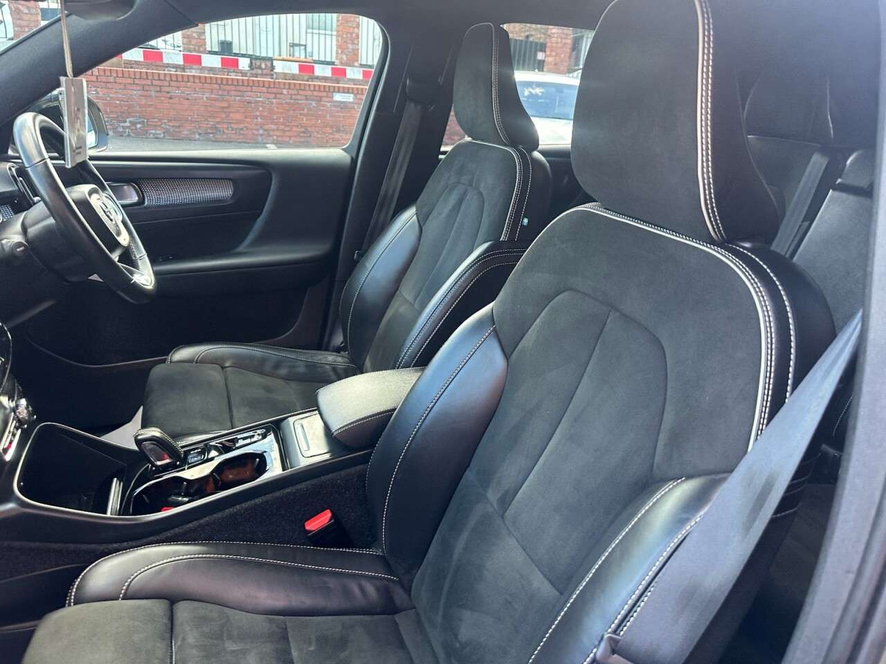 2021 VOLVO XC40 2021 VOLVO XC40