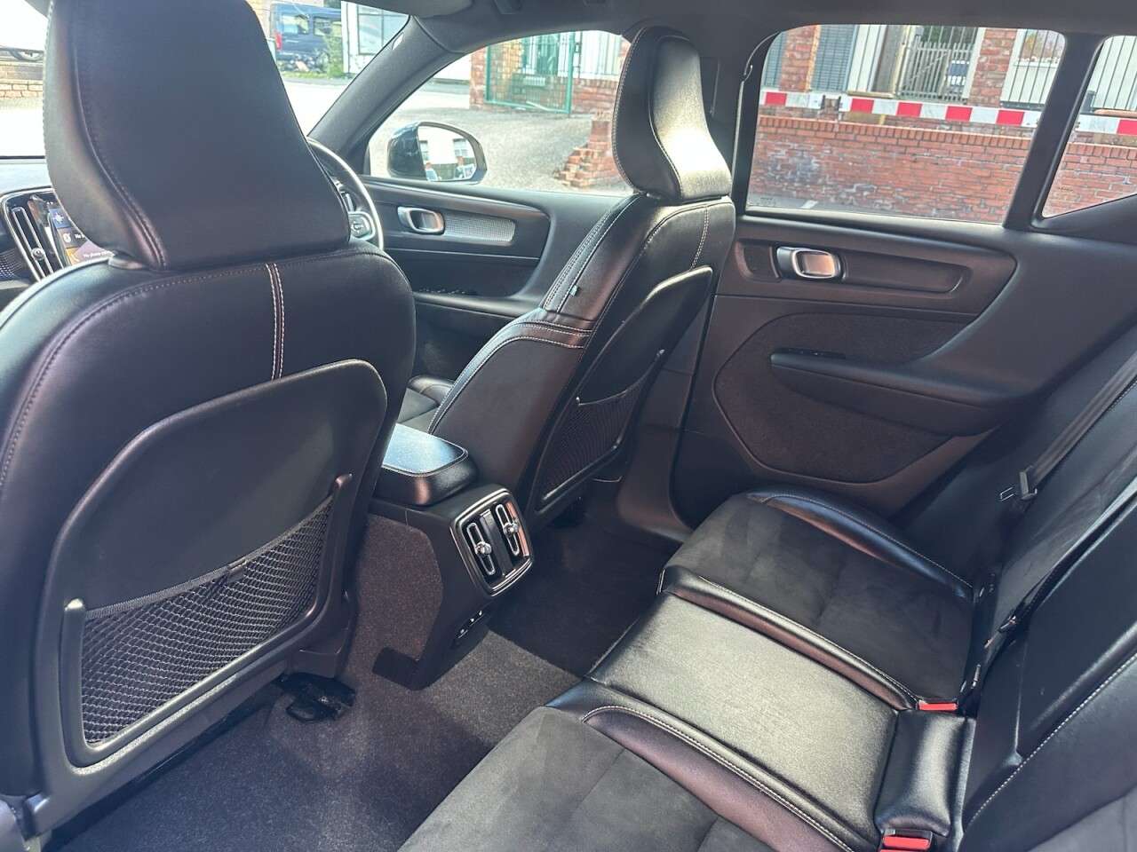 2021 VOLVO XC40 2021 VOLVO XC40