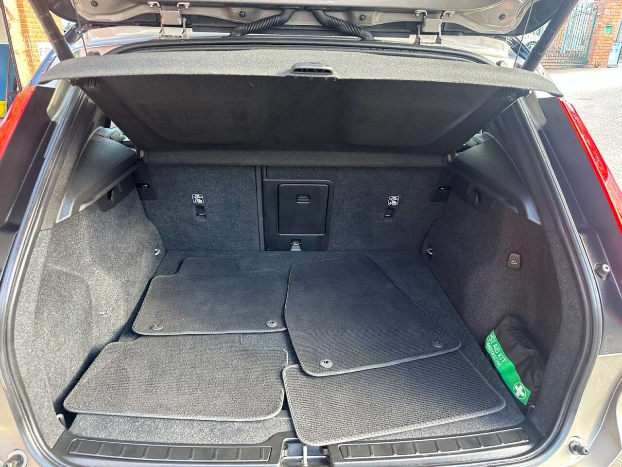 2021 VOLVO XC40 2021 VOLVO XC40